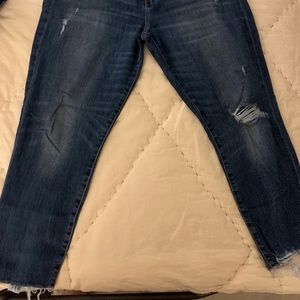 Lucky Brand Distressed Ava crop Jean